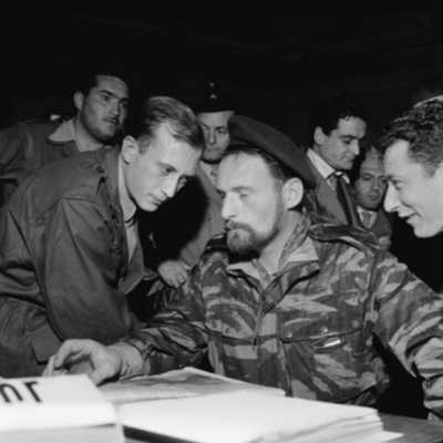   Jean-Jacques SUSINI 
et 
 Pierre LAGAILLARDE

 aux barricades en 1960
